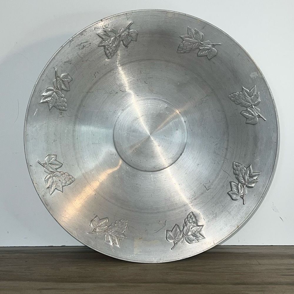 Vintage West Bend Aluminum Serving Bowl Large Centerpiece Grapes With Leaves